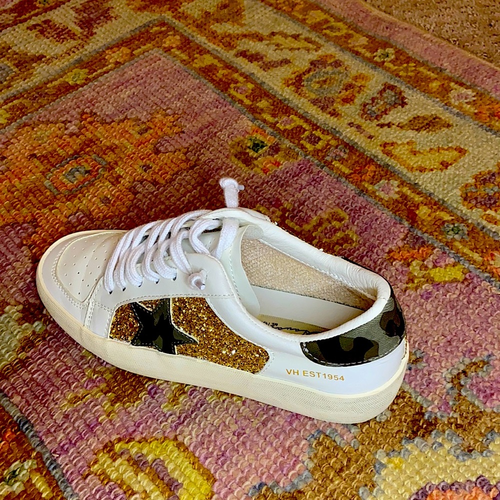 Never worn vintage Havana low top sneaker size 6